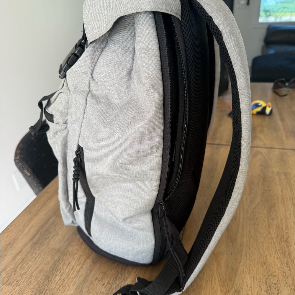 Volcom Light Gray Backpack With Black Accents - image 3